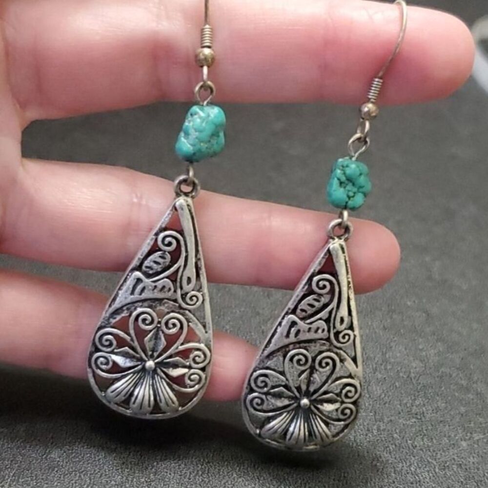Silver tone fashion earrings blue dangling southwestern